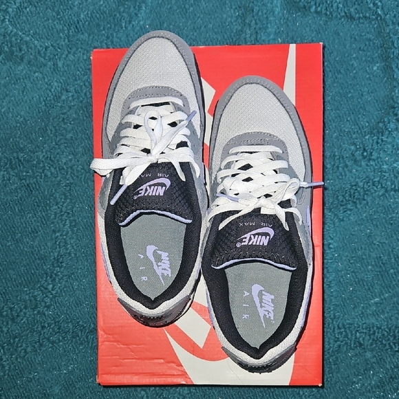 Nike Air Max 90 Gray and Black Sneakers 8 - Picture 5 of 8